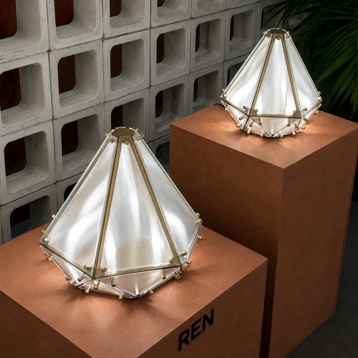 MD32005 Glass Table Lamp 1